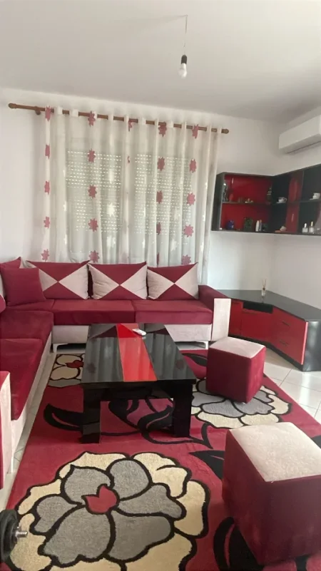 Tirane, jepet me qera Apartament 2+1, Mobiluar, Kati 4, Çmimi 40.000 Leke te Reja, në FRESK, Tiranë.