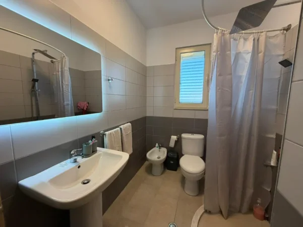 Durres Plazh, jap me qera apartament 1+1 Kati 5, 400 € (Plepa durres)