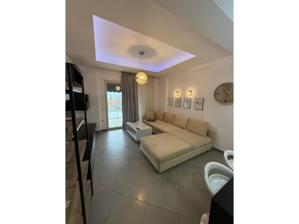 Tirane, jepet me qera apartament 2+1 Kati 4, 88 m² 550 € (Selite spitali amerikan 3)