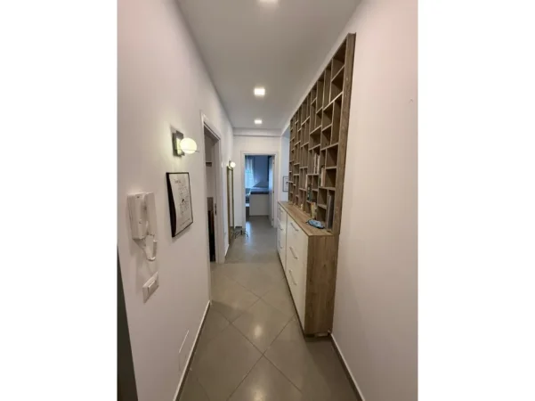 Tirane, jepet me qera apartament 2+1 Kati 4, 88 m² 550 € (Selite spitali amerikan 3)