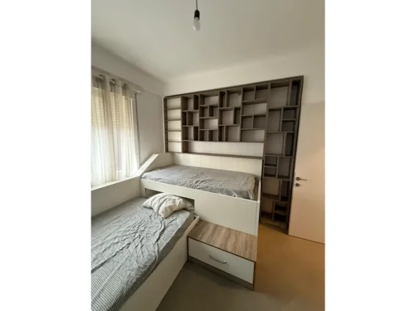 Tirane, jepet me qera apartament 2+1 Kati 4, 88 m² 550 € (Selite spitali amerikan 3)