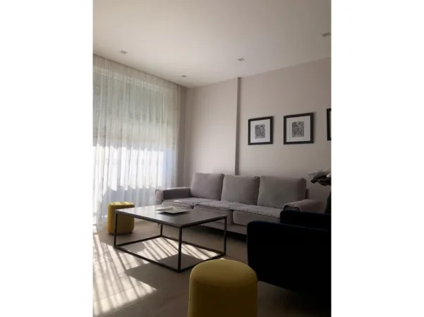 Tirane, jepet me qera apartament duplex 2+1 Kati 5, 130 m² 1.100 € (21 dhjetori)