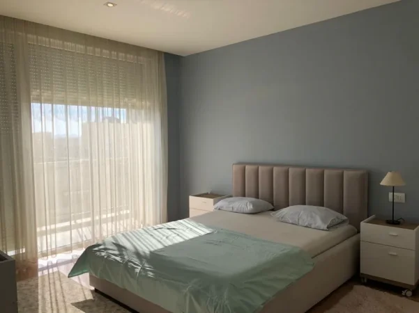 Tirane, jepet me qera apartament duplex 2+1 Kati 5, 130 m² 1.100 € (21 dhjetori)