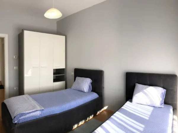 Tirane, jepet me qera apartament duplex 2+1 Kati 5, 130 m² 1.100 € (21 dhjetori)