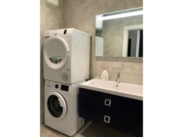 Tirane, jepet me qera apartament duplex 2+1 Kati 5, 130 m² 1.100 € (21 dhjetori)