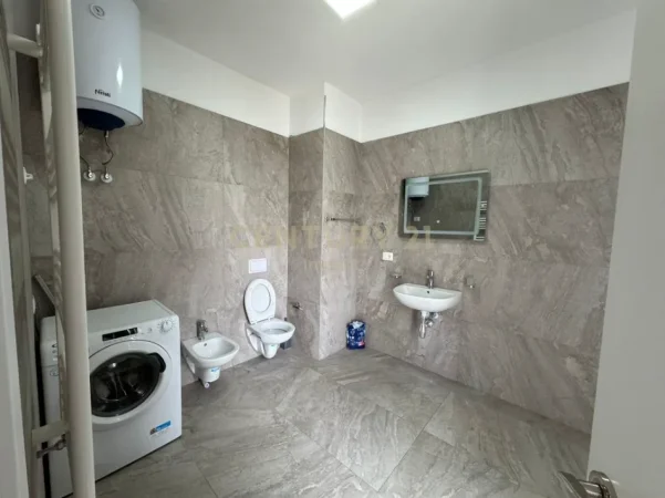Tirane, jepet me qera apartament 2+1 Kati 9, 120 m² 700 € (Farmacia 10)