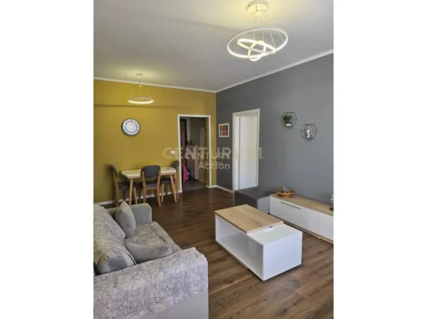 Tirane, jepet me qera apartament 2+1+Ballkon Kati 5, 85 m² 650 € (Zogu i zi)