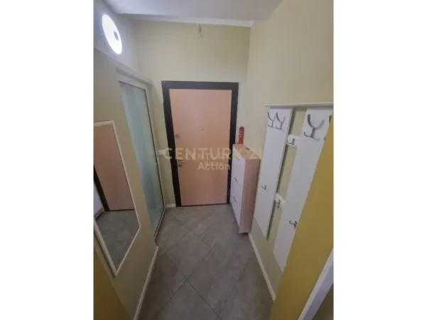 Tirane, jepet me qera apartament 2+1+Ballkon Kati 5, 85 m² 650 € (Zogu i zi)