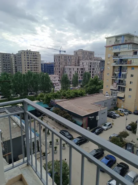 Tirane, jepet me qera apartament 1+1+Ballkon Kati 5, 50 m² 450 €