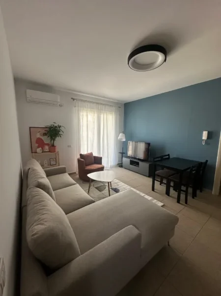 Tirane, jepet me qera apartament 1+1 Kati 8, 650 € 