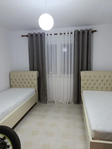 Tirane, jepet me qera apartament 2+1 Kati 1, 75 m² 500 € 