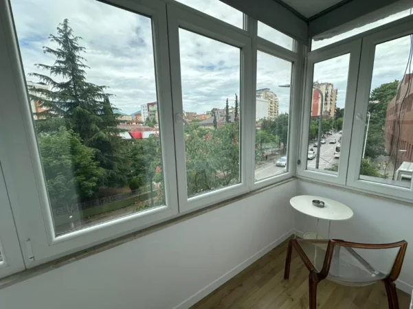Tirane, jepet me qera apartament 1+1 Kati 1, 65 m² 600 € 