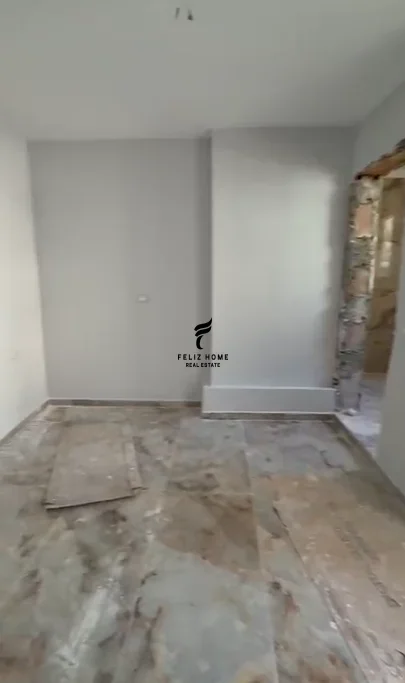 JEPEN 4 APARTAMENTE ME QERA ISH EKSPOZITA 240.000 LEKE FH-76480