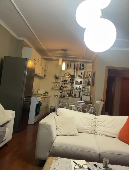 Tirane, jepet me qera apartament 2+1 Kati 7, 100 m² 1.000 € (ISH EKSPOZITA)