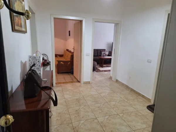 Tirane, shitet apartament 2+1 Kati 1, 91 m² 160.000 € (Ali Demi)