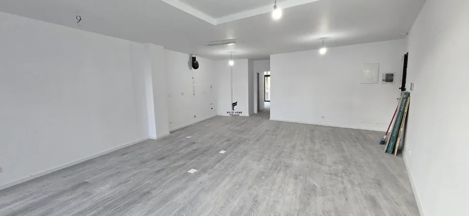 Tirane, jepet me qera zyre Kati 1, 87 m² 1.500 € (LAKE VIEW)
