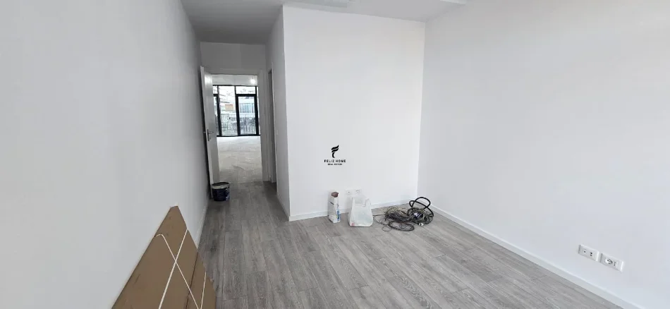 Tirane, jepet me qera zyre Kati 1, 87 m² 1.500 € (LAKE VIEW)