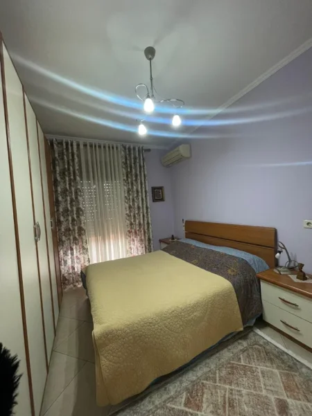 Tirane, jepet me qera apartament 1+1+Ballkon Kati 10, 75 m², Qender, 9Kateshet, 💶Çmimi: 80.000 Leke/Muaj
