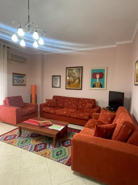 Tirane, jepet me qera apartament 1+1+Ballkon Kati 10, 75 m², Qender, 9Kateshet, 💶Çmimi: 80.000 Leke/Muaj