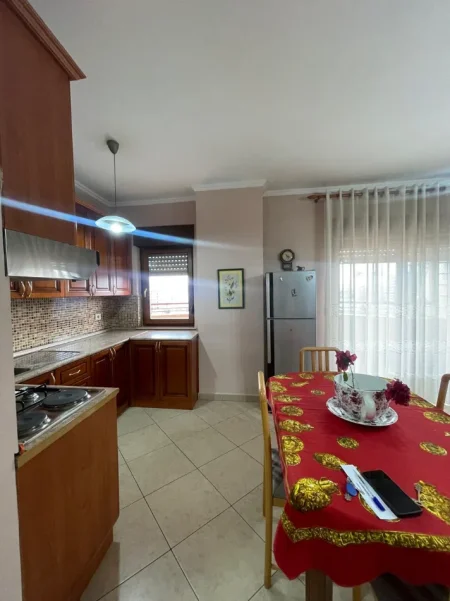 Tirane, jepet me qera apartament 1+1+Ballkon Kati 10, 75 m², Qender, 9Kateshet, 💶Çmimi: 80.000 Leke/Muaj