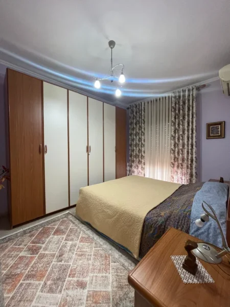 Tirane, jepet me qera apartament 1+1+Ballkon Kati 10, 75 m², Qender, 9Kateshet, 💶Çmimi: 80.000 Leke/Muaj