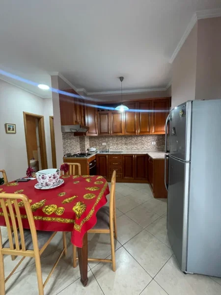 Tirane, jepet me qera apartament 1+1+Ballkon Kati 10, 75 m², Qender, 9Kateshet, 💶Çmimi: 80.000 Leke/Muaj