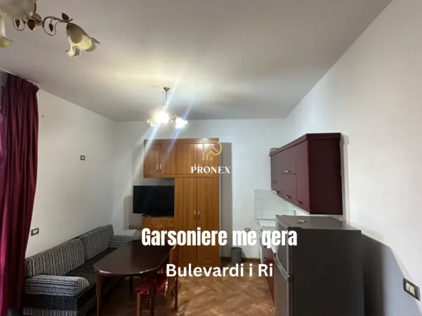 Tirane, jepet me qera garsonier 1+1 Kati 2, 40 m² 300 € (Bulevardi i Ri)