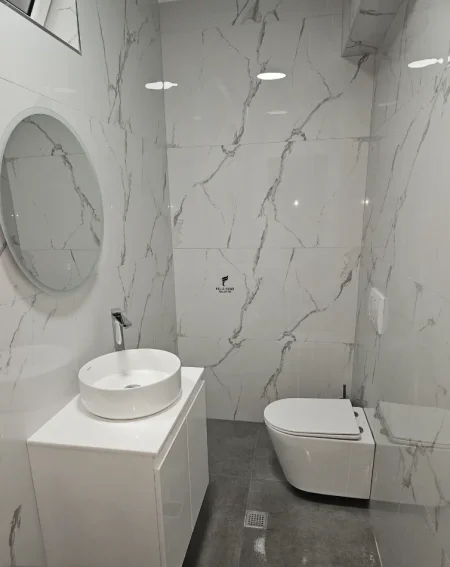 Tirane, jepet me qera zyre Kati 4, 130 m² 900 € (QENDER)