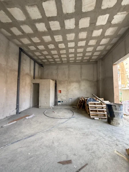Tirane, shitet ambjent biznesi Kati 0, 54 m² 193.000 € (RRUGA MIHAL GRAMENO)
