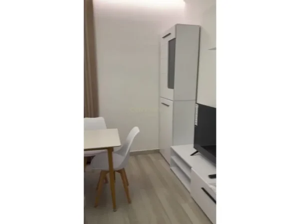 Tirane, jepet me qera apartament duplex 2+1 Kati 2, 70 m² 640 € (Bulevardi i Ri)