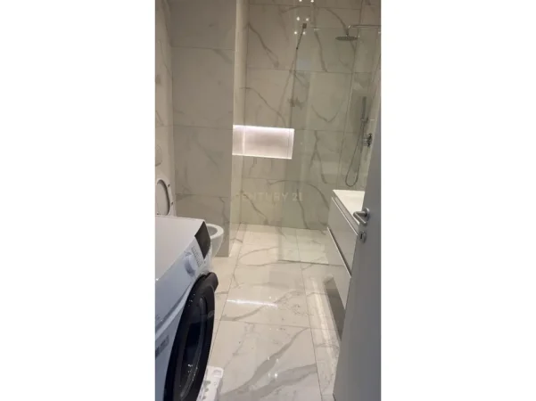 Tirane, jepet me qera apartament duplex 2+1 Kati 2, 70 m² 640 € (Bulevardi i Ri)