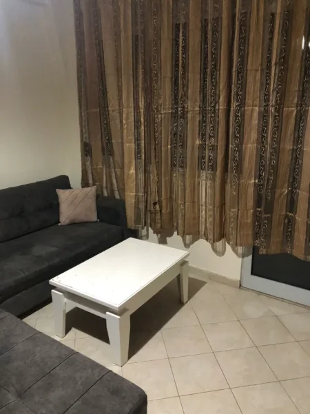Tirane, jepet me qera apartament 1+1 Kati 6, 70 m² 450 € (SELVIA)