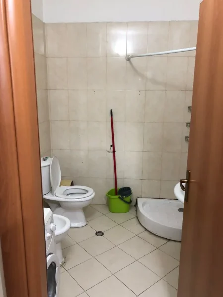 Tirane, jepet me qera apartament 1+1 Kati 6, 70 m² 450 € (SELVIA)