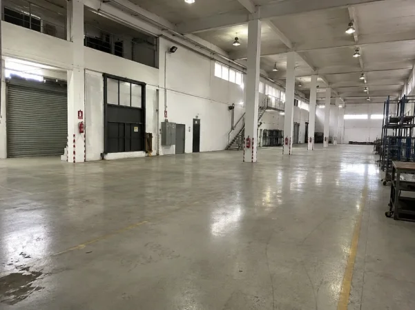 Tirane, jepet me qera magazine Kati 1, 1.250 m² 5.000 € (Prush)