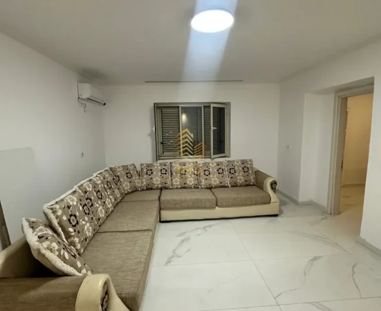 Tirane, jepet me qera apartament 1+1 Kati 1, 65 m² 450 € (Vasil Shanto)