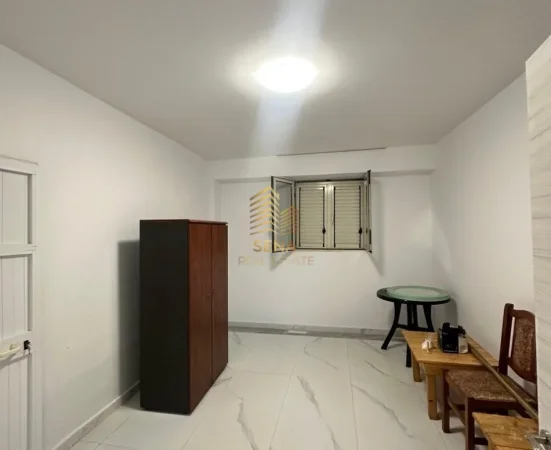 Tirane, jepet me qera apartament 1+1 Kati 1, 65 m² 450 € (Vasil Shanto)