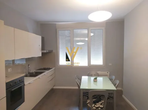 Tirane, jepet me qera apartament 1+1+Ballkon Kati 3, 75 m² 920 € (BLLOK)