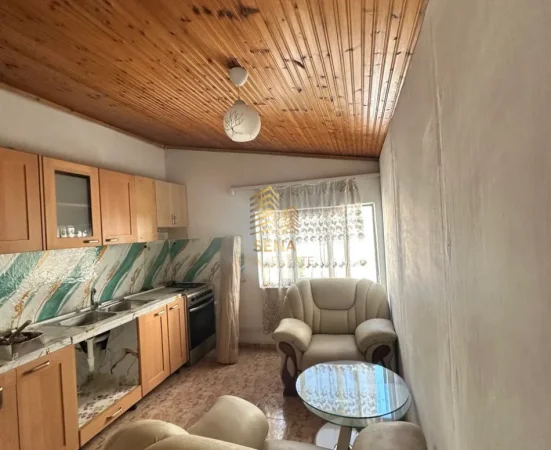 Tirane, jepet me qera apartament 1+1 Kati 3, 50 m² 400 € (Komuna e Parisit)