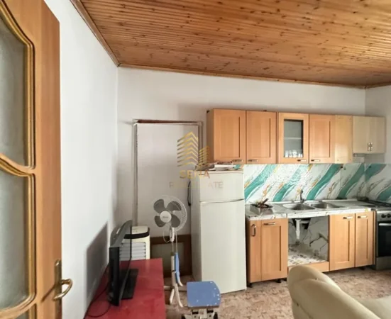 Tirane, jepet me qera apartament 1+1 Kati 3, 50 m² 400 € (Komuna e Parisit)