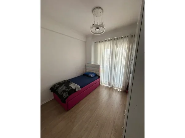 Tirane, jepet me qera apartament 3+1 Kati 8, 112 m² 900 € 