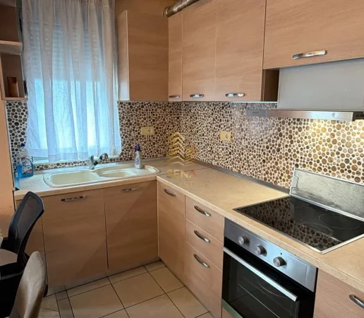 Tirane, jepet me qera apartament 2+1+Ballkon Kati 9, 100 m² 500 € (Casa Italia)