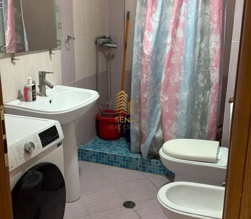 Tirane, jepet me qera apartament 2+1+Ballkon Kati 9, 100 m² 500 € (Casa Italia)