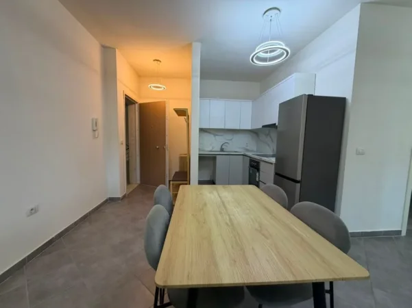Tirane, jepet me qera apartament 2+1 Kati 1, 78 m² 750 € 