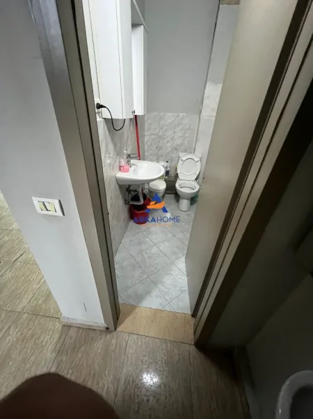 Tirane, jepet me qera ambjent biznesi Kati 1, 115 m² 1.000 € 