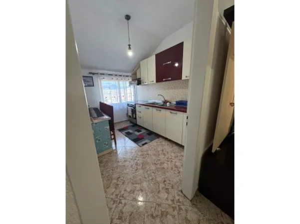 Tirane, jepet me qera apartament 3+1 Kati 5, 91 m² 480 € (laprake)