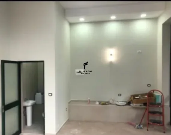 Tirane, jepet me qera zyre Kati 0, 40 m² 500 € (ISH EKSPOZITA)
