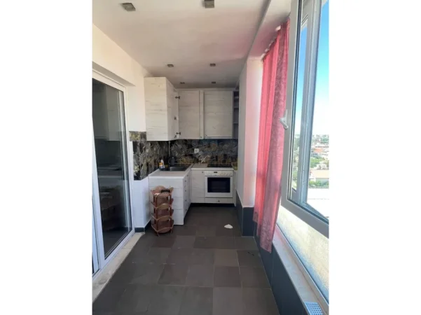 Tirane, jepet me qera apartament 1+1 Kati 7, 50 m² 350 € (Unaza e re)