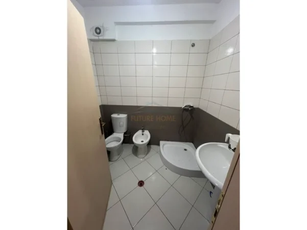 Tirane, jepet me qera apartament 1+1 Kati 7, 50 m² 350 € (Unaza e re)