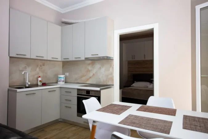 Tirane, jepet me qera apartament 1+1 Kati 9, 65 m² 600 € (Medreseja)