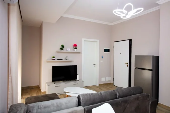 Tirane, jepet me qera apartament 1+1 Kati 9, 65 m² 600 € (Medreseja)